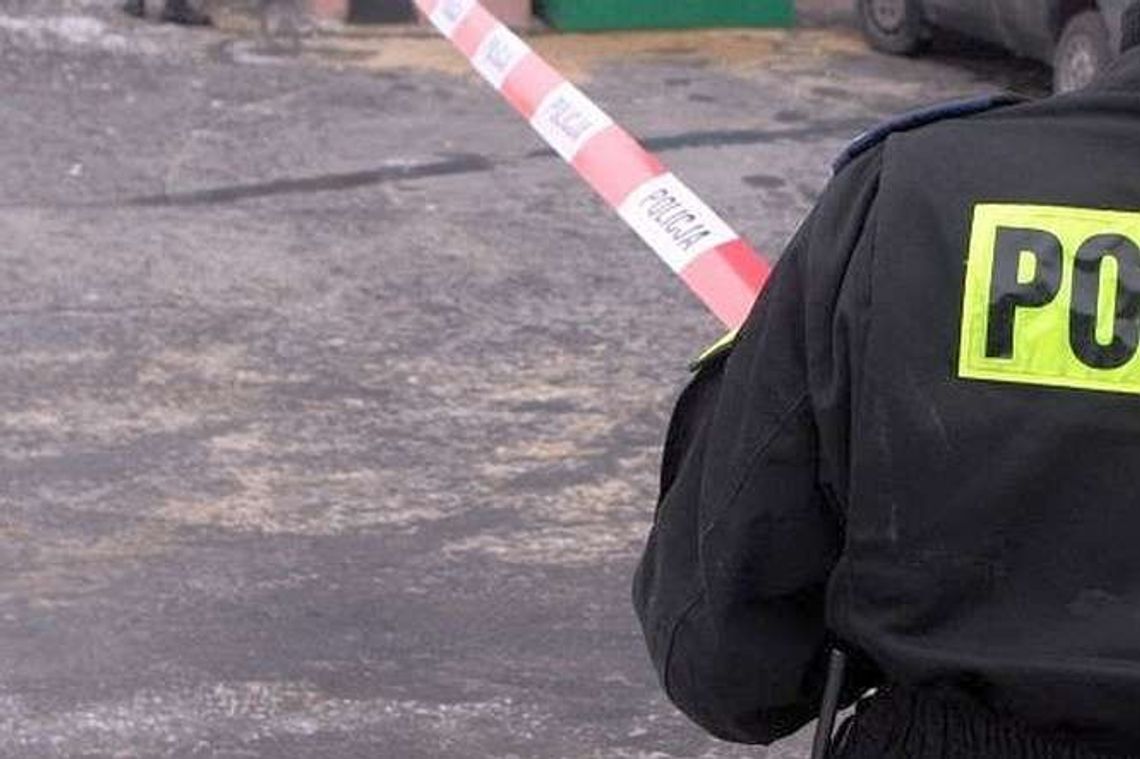 Lublin: Zmasakrowane ciało mężczyzny we wraku samochodu. Udławił się własną krwią