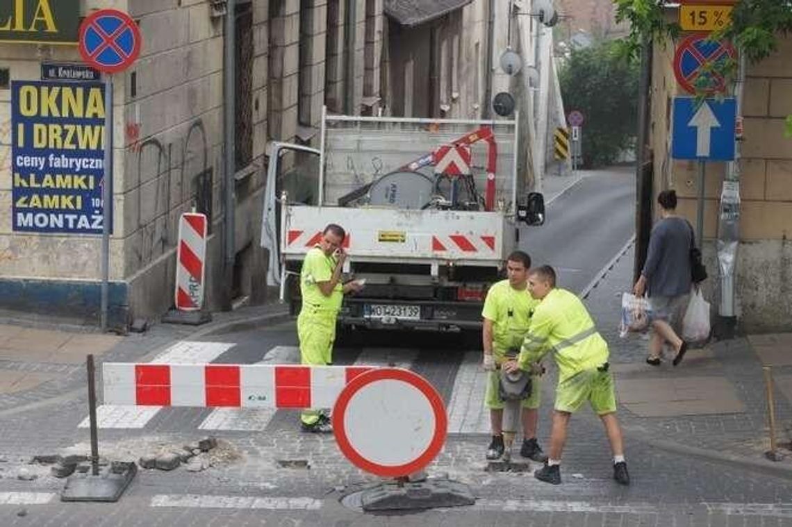 Lublin: Żmigród już zamknięty dla samochodów od ul. Królewskiej Lublin: Żmigród już zamknięty dla samochodów od ul. Królewskiej