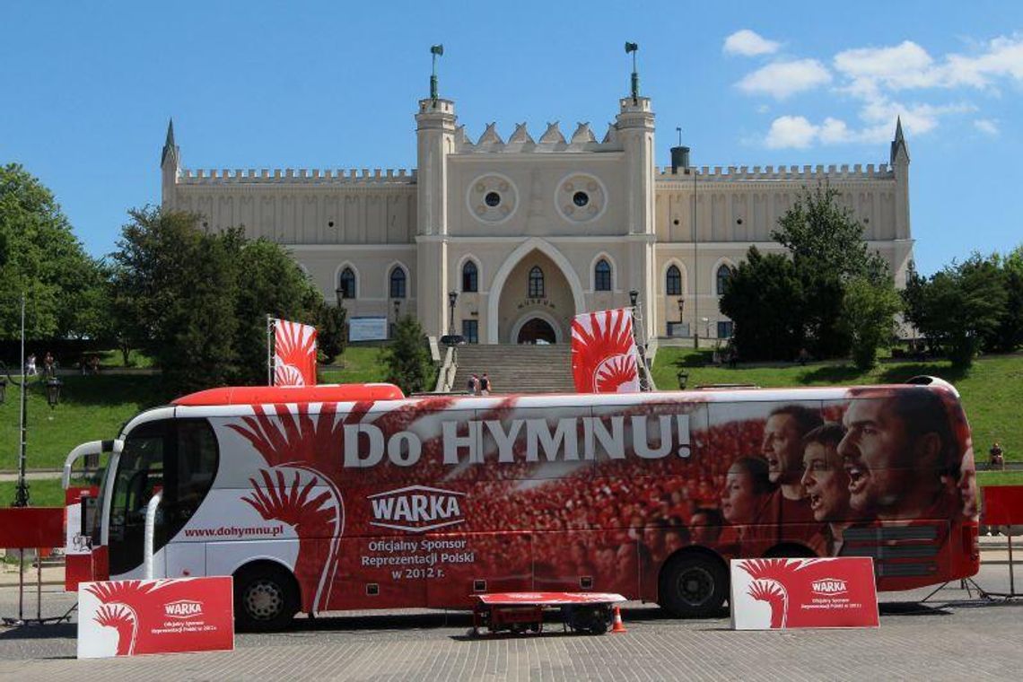 Lublinianie śpiewają hymn w autokarze (zdjęcia, wideo)