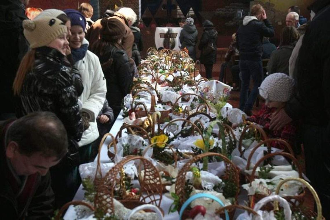 Lublinianie święcą pokarmy w kościele (zdjęcia)