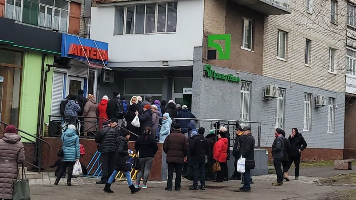 Łuck. Rano słuchać było wybuchy. Ludzie stoją w kolejkach