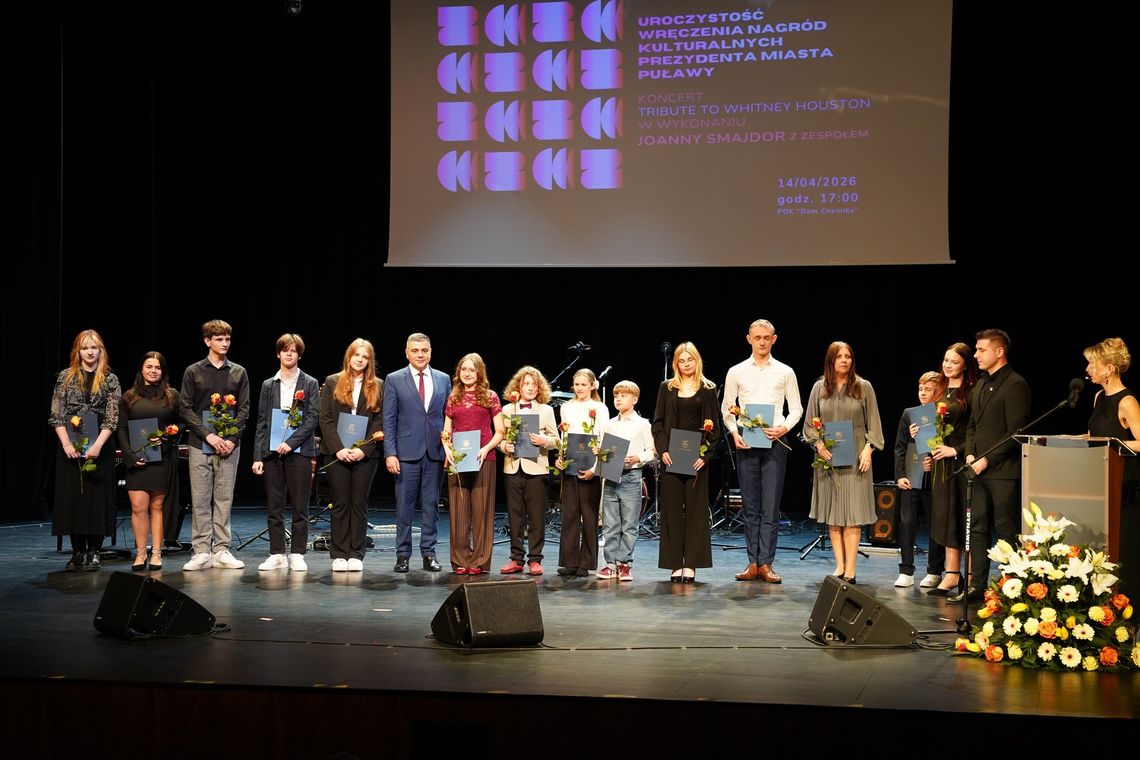 Ludzie kultury z nagrodami, potem hity Whitney Houston