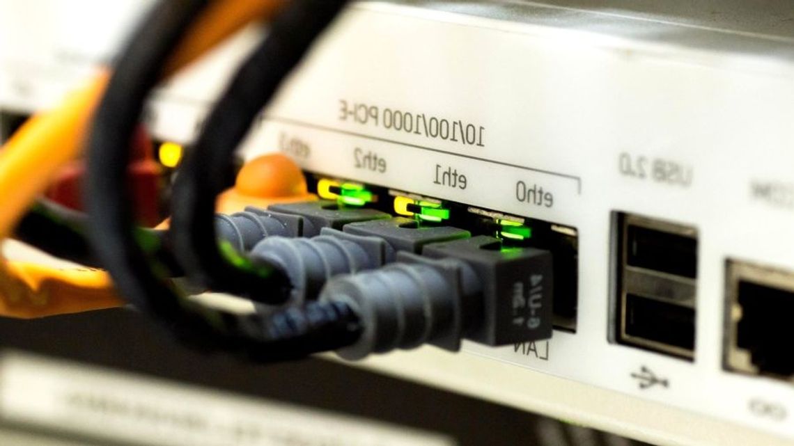 Ludzie nastawili się na szybki internet z rządowego programu, a firma nagle przerwała prace Ludzie nastawili się na szybki internet z rządowego programu, a firma nagle przerwała prace