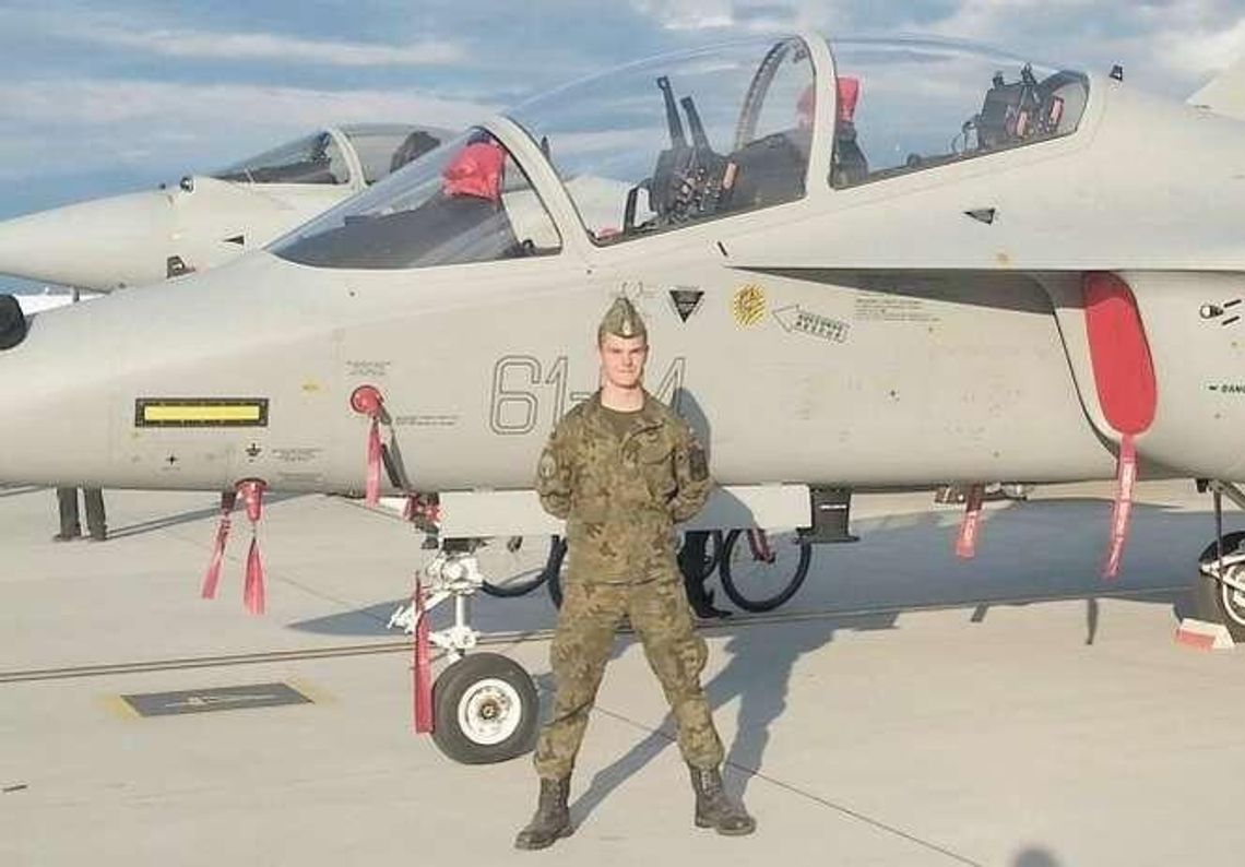 Łukasz stracił ojca, który zginął na służbie. Teraz sam chce zostać pilotem