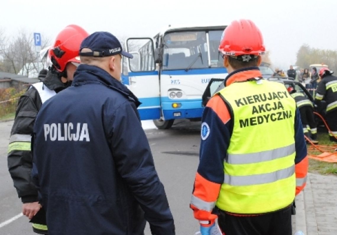 Łuków. Autokar rozbity, wiele osób rannych. Wszystko na niby 