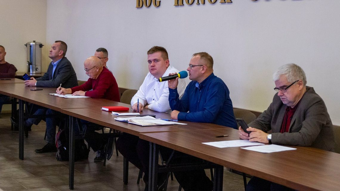 Łuków: Hala czy boisko? Decyzji urzędników jeszcze nie ma Łuków: Hala czy boisko? Decyzji urzędników jeszcze nie ma