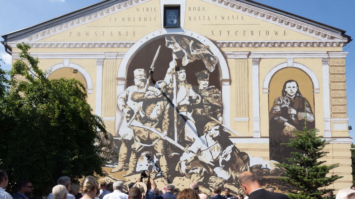 Łuków ma nowy mural. Odsłonili go ministrowie Łuków ma nowy mural. Odsłonili go ministrowie