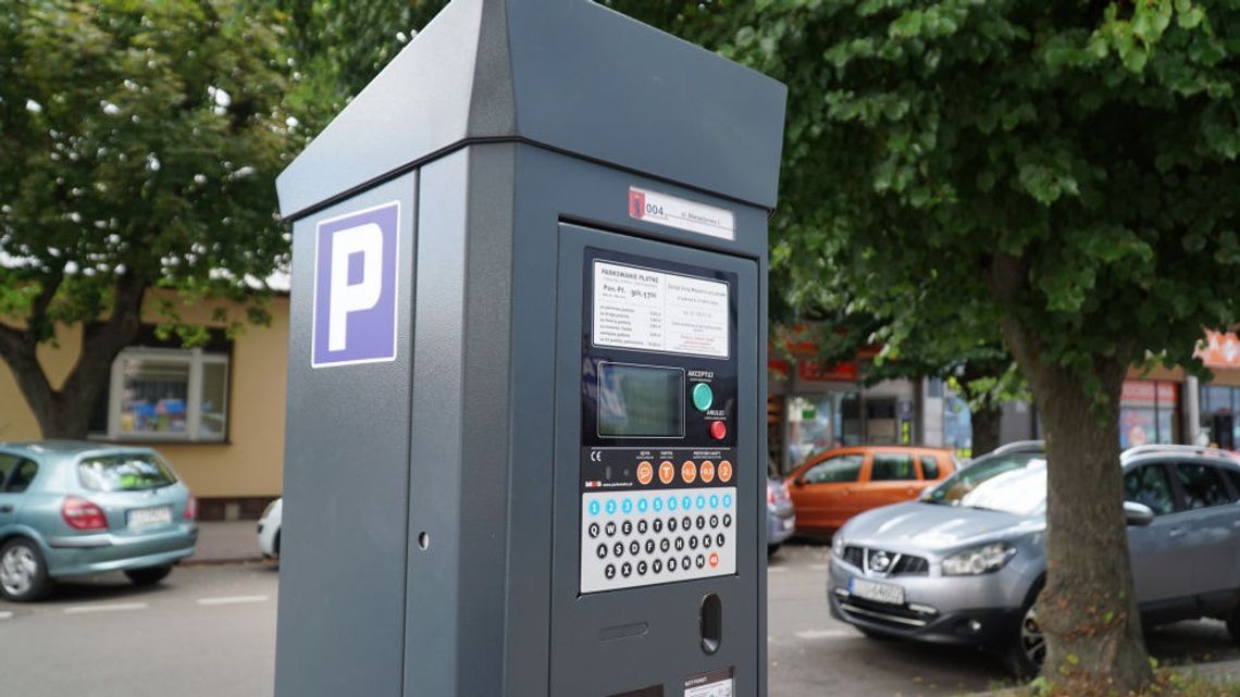 Łuków: Parkomaty nie chcą przyjmować złotówek Łuków: Parkomaty nie chcą przyjmować złotówek