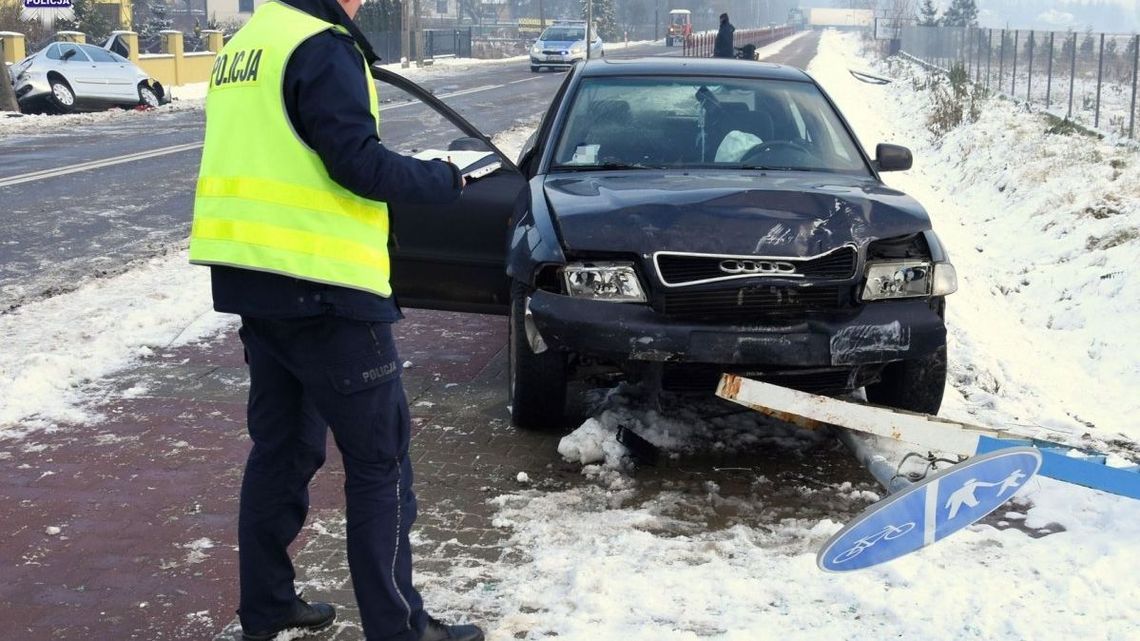Łuków: Pięć osób w szpitalu po zderzeniu dwóch samochodów [zdjęcia]