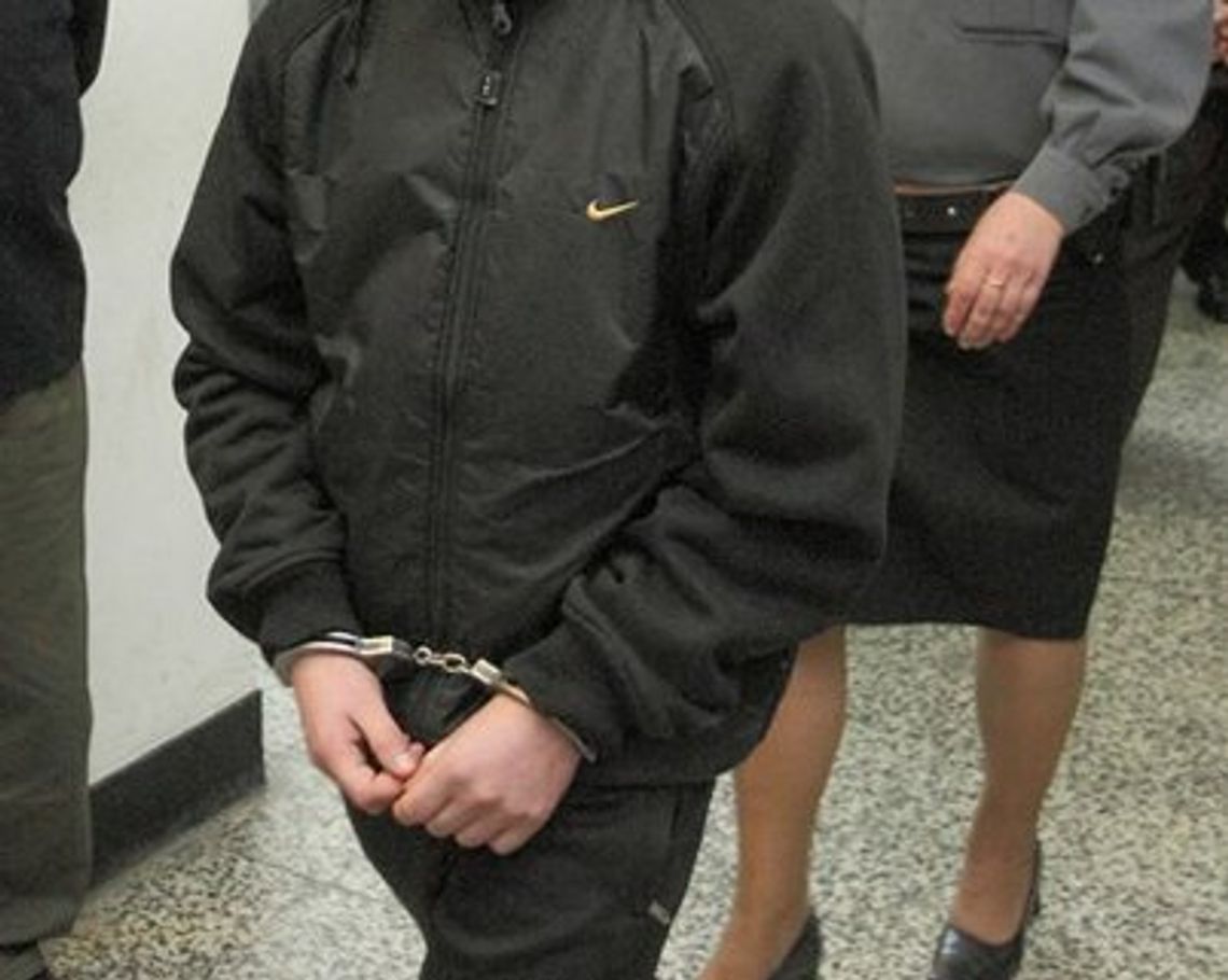 Łuków: Sadysta gwałcił i przypalał żelazkiem nastolatkę