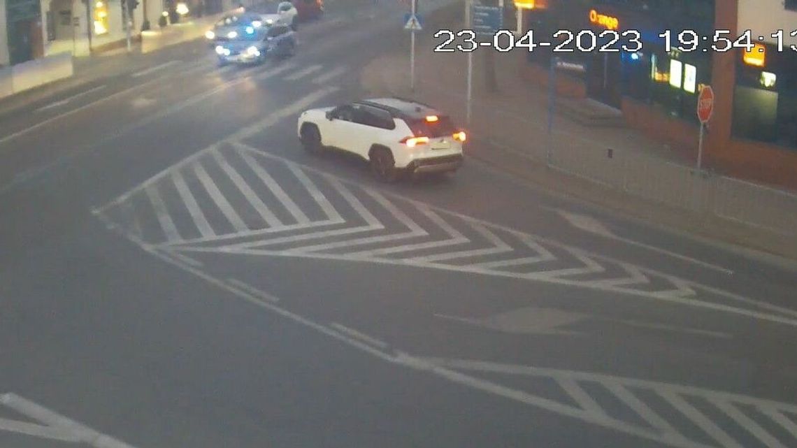 Luków. Tylko kolizja, ale kierowca peugeota stracił prawo jazdy. Wideo