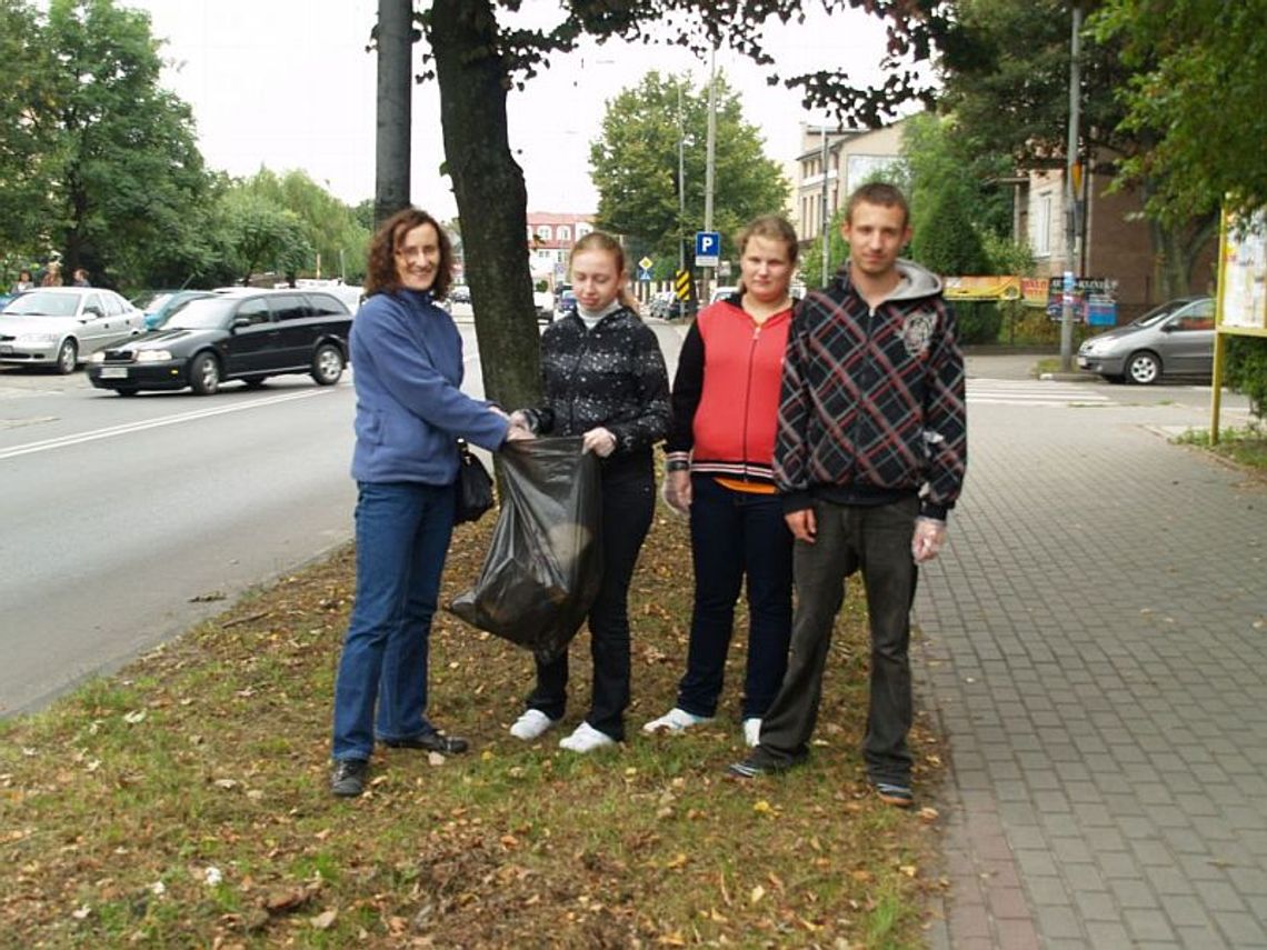 Łuków: Uczniowie i nauczyciele wzięli udział w \"Sprzątaniu świata\"