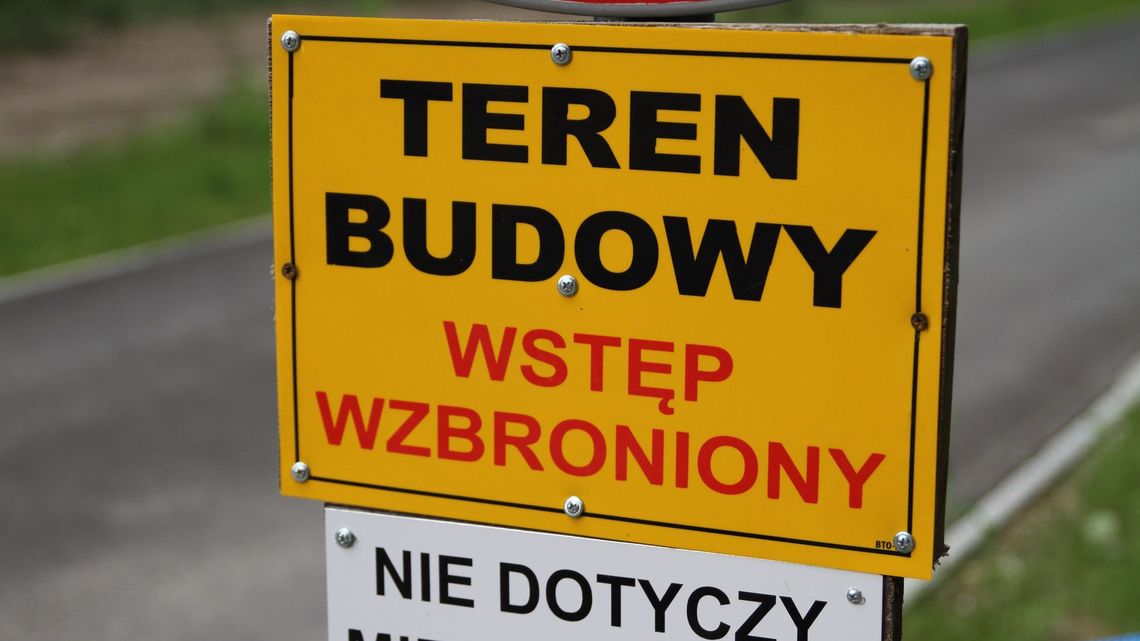 Łuków: Zalew Zimna Woda to plac budowy. Niektórzy łamią zakazy 