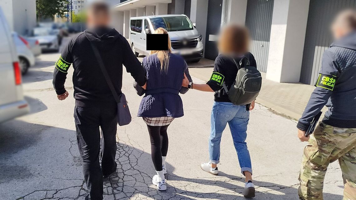 Luksusowe auta wysyłali wbrew sankcjom do Rosji i na Białoruś. Wyłudzili 40 mln VAT-u