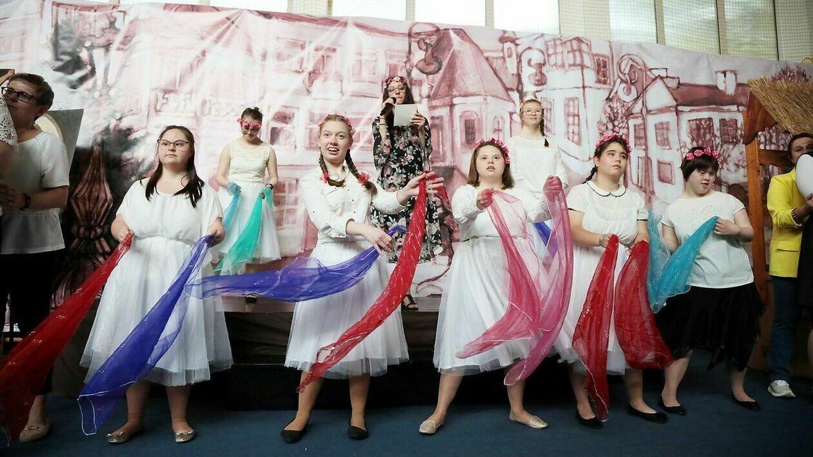 Łzy wzruszenia i prezenty dla mam na pikniku rodzinnym Łzy wzruszenia i prezenty dla mam na pikniku rodzinnym