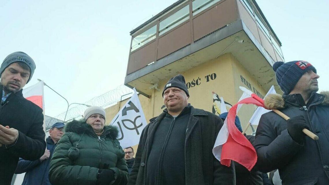 Łzy żony, złość syna. Lubelski rolnik poszedł za kratki wśród wycia syren