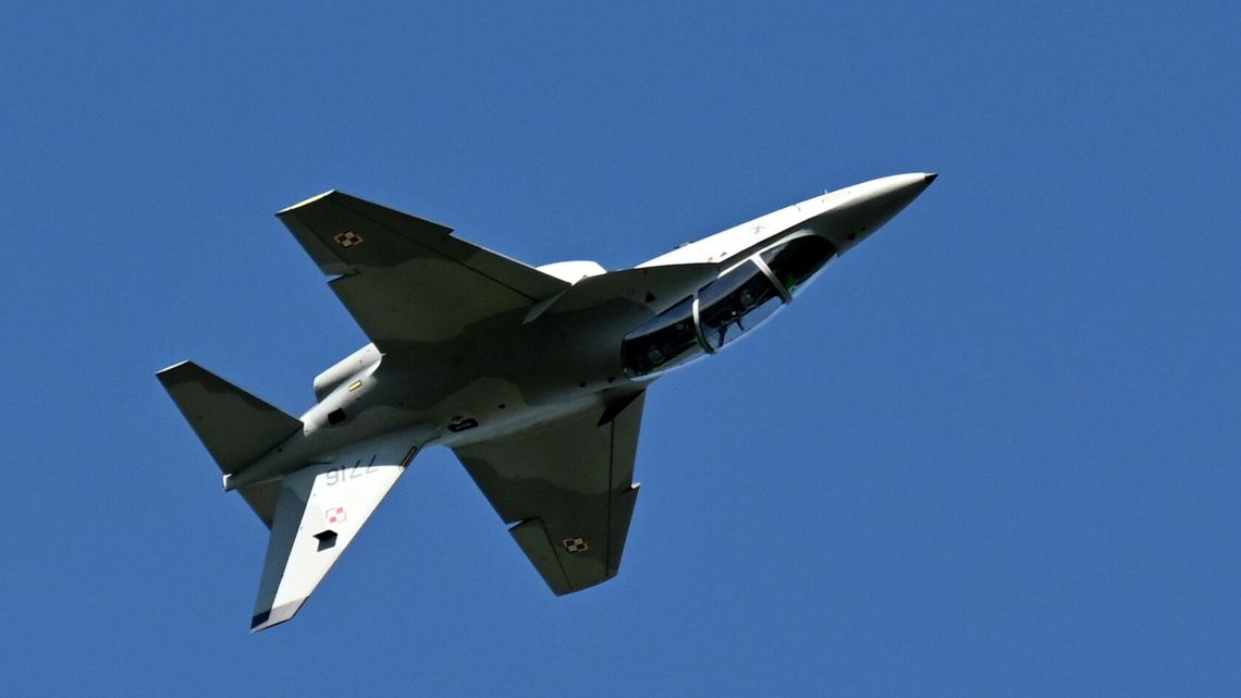 M-346 kręcą się nad Dęblinem M-346 kręcą się nad Dęblinem