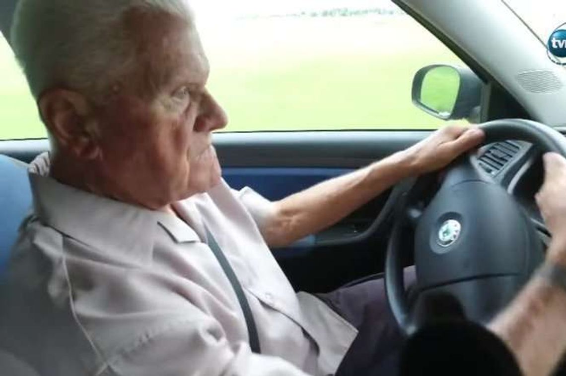 Ma 89 lat i właśnie zdał egzamin na prawo jazdy. Wcześniej stracił je za zbyt szybką jazdę