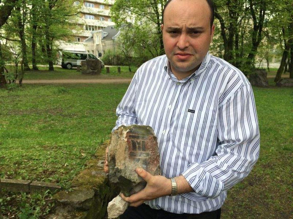 Macewy jako materiał budowlany. Teraz wracają na cmentarze