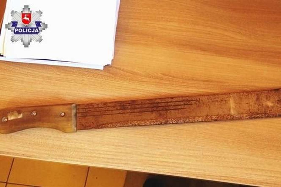 Machał maczetą i groził bratu, że go zabije