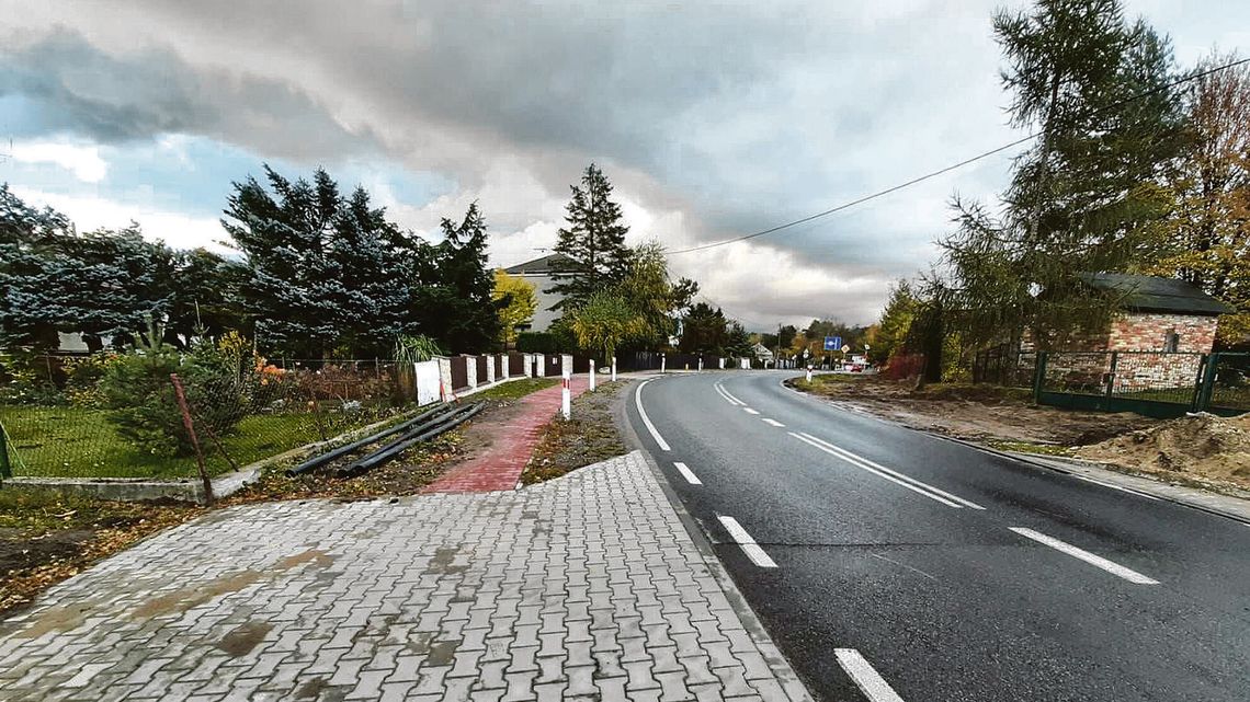 Mają dość samochodów wpadających im do ogrodu. Będą zbierać podpisy