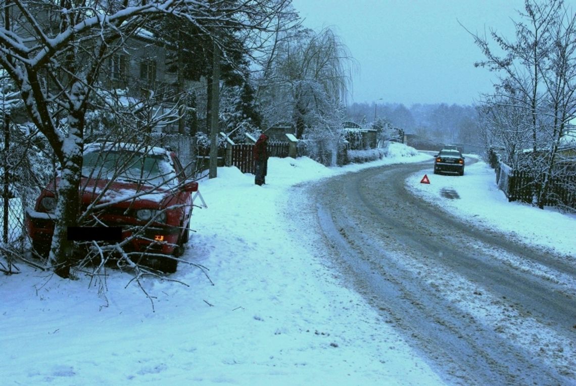 Mają dosyć wypadków, chcą blokować drogę. \"25 razy naprawiałem ogrodzenie\" Mają dosyć wypadków, chcą blokować drogę. \"25 razy naprawiałem ogrodzenie\"