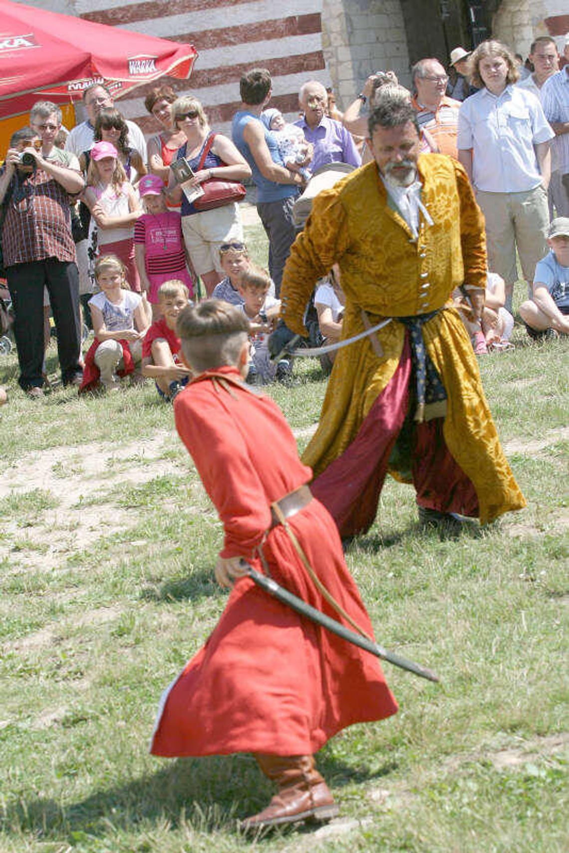 Majówka na Zamku w Janowcu. Inscenizacje, pokazy i turnieje