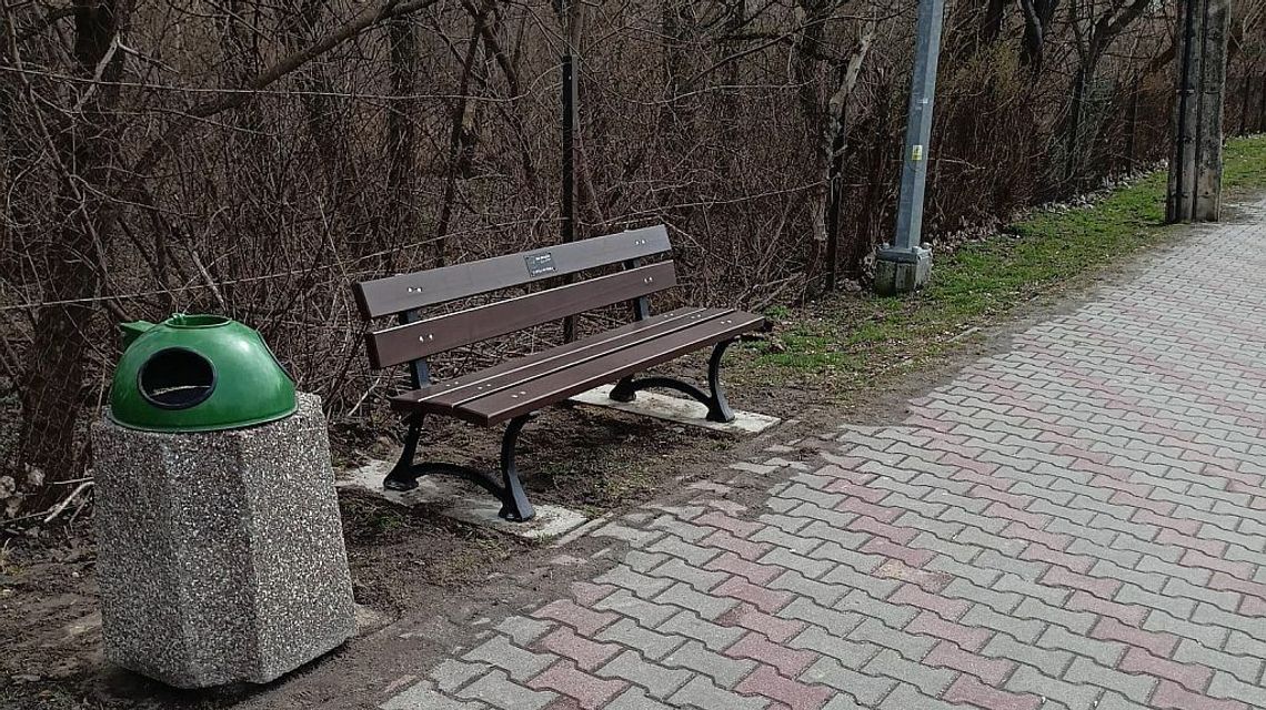 Mała rzecz a cieszy. Hrubieszowscy seniorzy mają swoje ławeczki