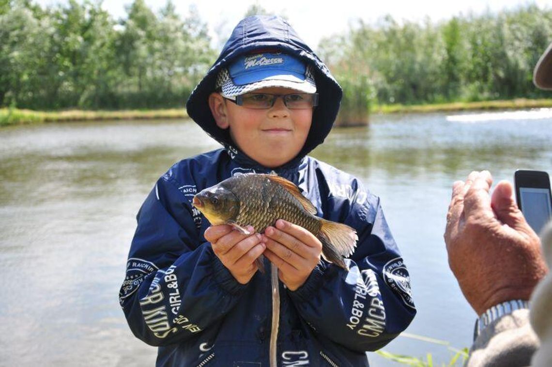 Mali wędkarze łowili ryby w Wierzbicy (zdjęcia) Mali wędkarze łowili ryby w Wierzbicy (zdjęcia)