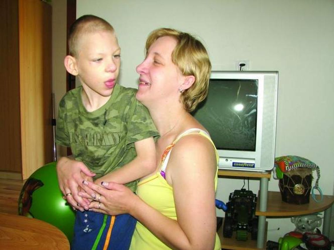 Mama wierzy, że Jasiu stanie kiedyś na nogi