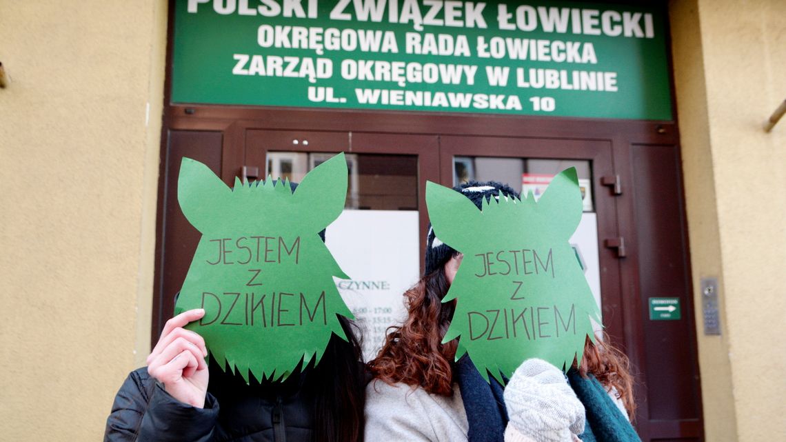 "Mamy prawo do lasu". Aktywiści protestowali w Lublinie, przy wejściu do PZŁ [zdjęcia]