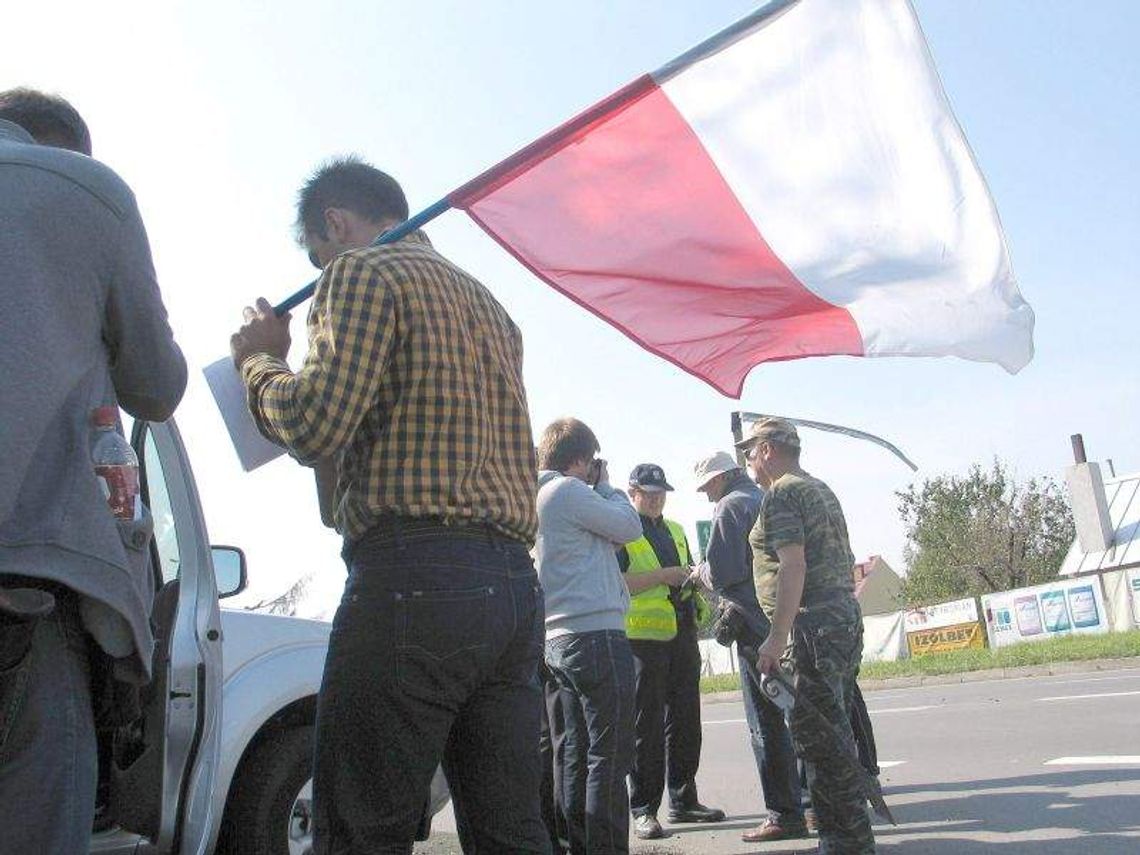 Mandaty za protest ws. prywatyzacji "Polskiego Cukru". Jest skarga na policjantów Mandaty za protest ws. prywatyzacji "Polskiego Cukru". Jest skarga na policjantów
