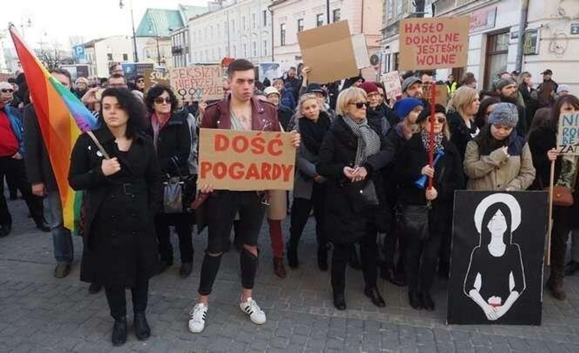 Manifa na rzecz praw kobiet w Lublinie (zdjęcia) Manifa na rzecz praw kobiet w Lublinie (zdjęcia)