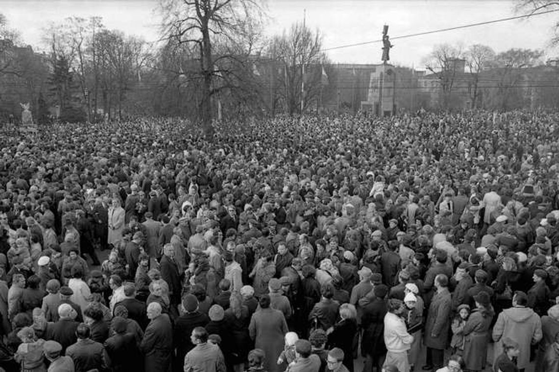 Manifestacja, na ulicach roiło się od ZOMO i tajniaków. Tak było w Lublinie (zdjęcia)