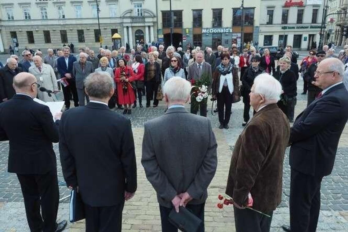 Manifestacja SLD na placu Litewskim