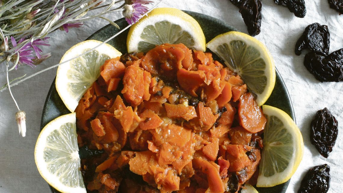 Marchewka na talerzu. Można ją jeść na różne sposoby