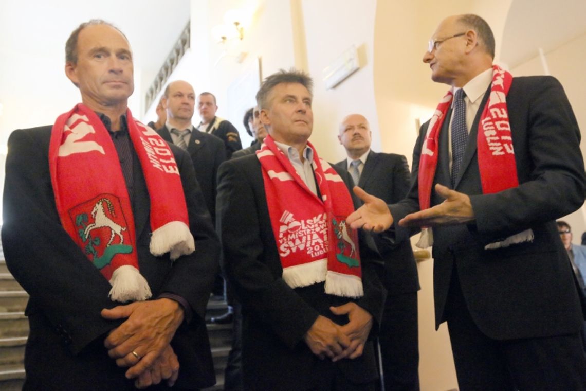 Marek Kępa i Hans Nielsen z medalami od prezydenta (wideo)