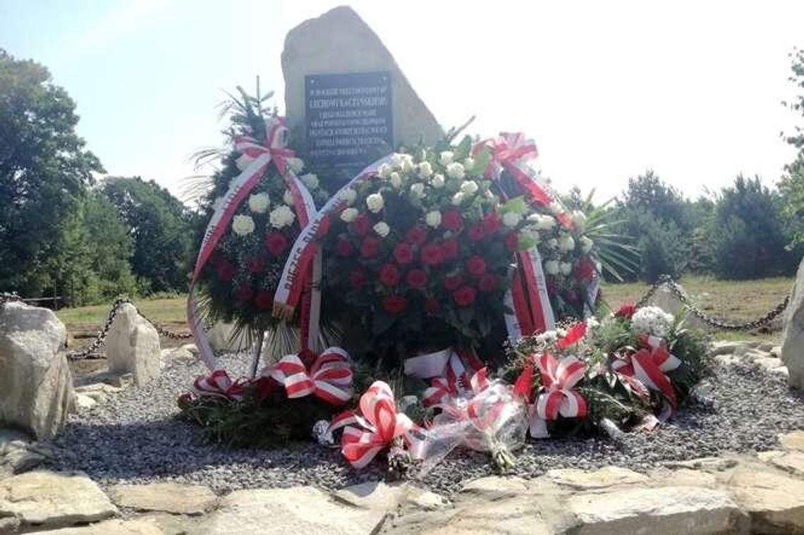 Margole: Leśna droga im. Lecha i Marii Kaczyńskich. Powstał też pomnik