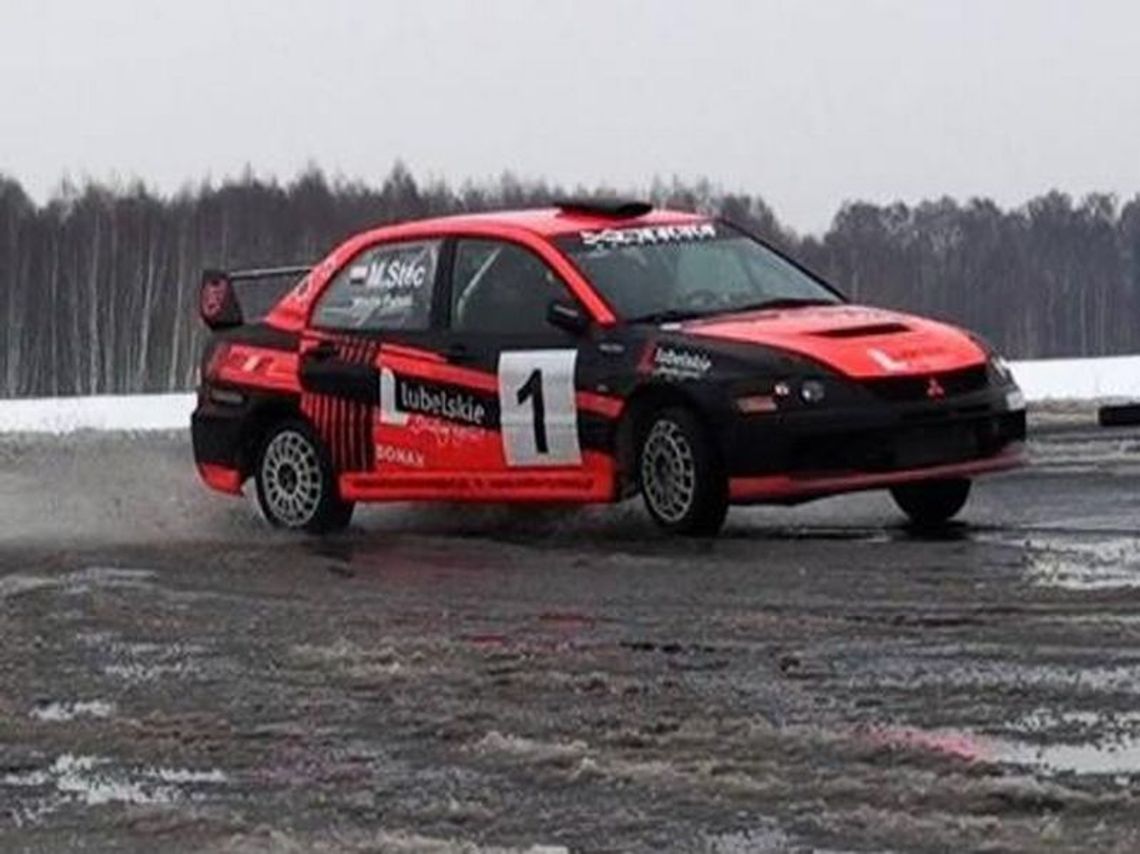 Mariusz Stec radzi, jak omijać przeszkody na śliskim (wideo) Mariusz Stec radzi, jak omijać przeszkody na śliskim (wideo)