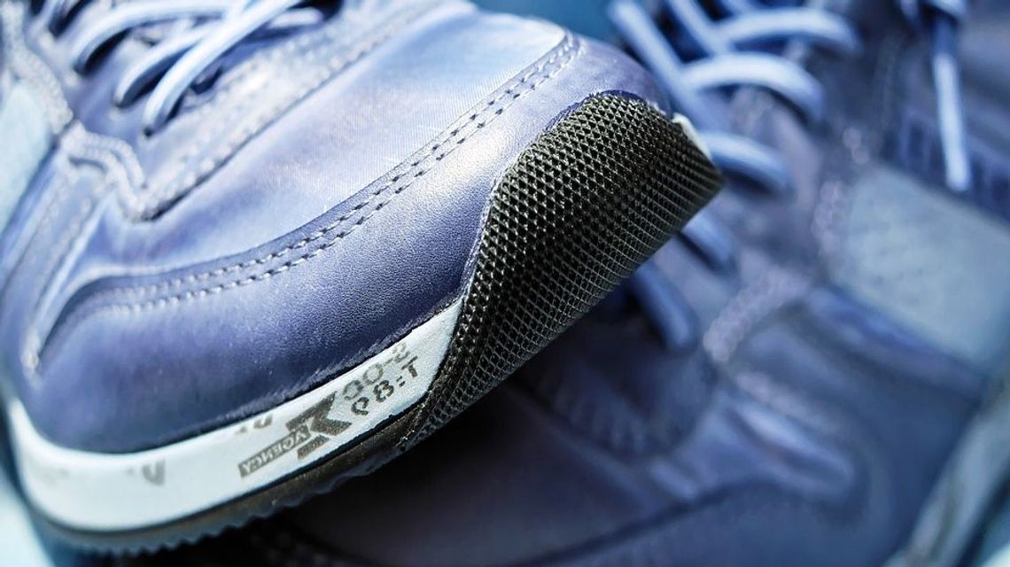 Markowe buty w bardzo niskich cenach na Allegro? Kilkaset osób kupiło od oszusta ze Świdnika