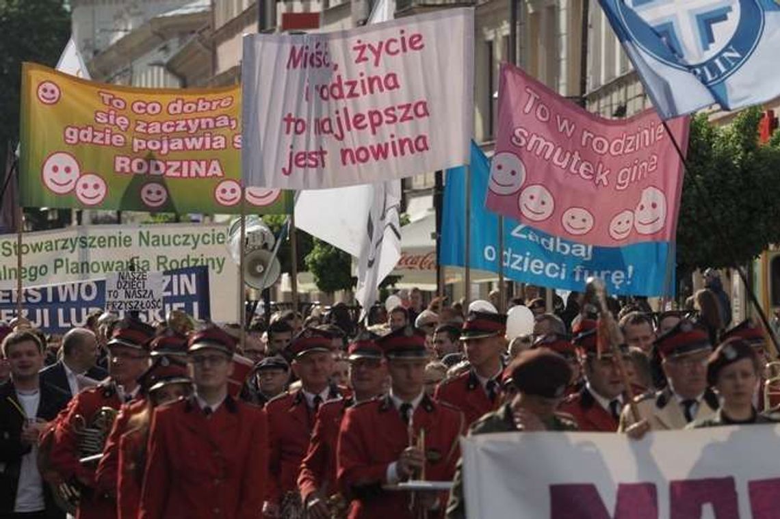 Marsz dla Życia i Rodziny w Lublinie. Biskup krytykował in vitro i badania prenatalne