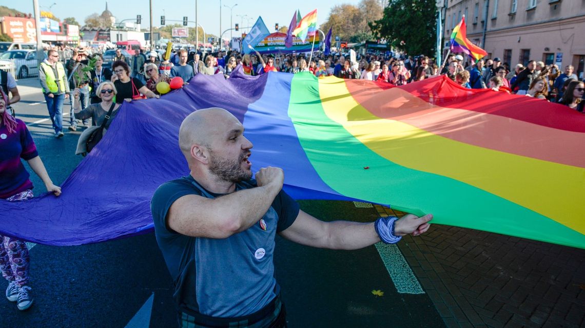 Marsz Równości w Lublinie zakończony. Policja: Nagrania z kamer i monitoringu posłużą do identyfikacji sprawców, którzy naruszyli prawo