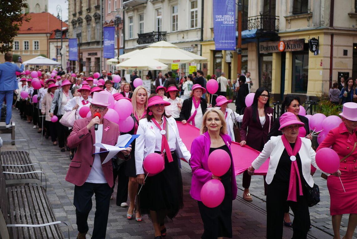 Marsz Różowej Wstążki przejdzie ulicami Lublina. Miasto edukuje w kwestii walki z rakiem piersi Marsz Różowej Wstążki przejdzie ulicami Lublina. Miasto edukuje w kwestii walki z rakiem piersi