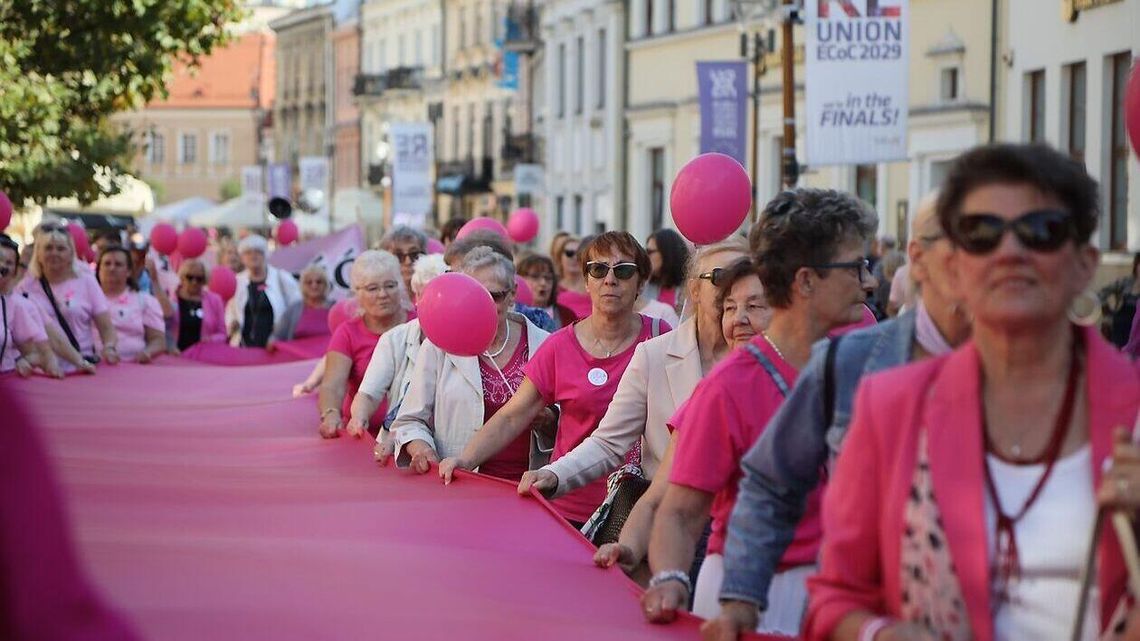 Marsz Różowej Wstążki: z rakiem piersi da się wygrać