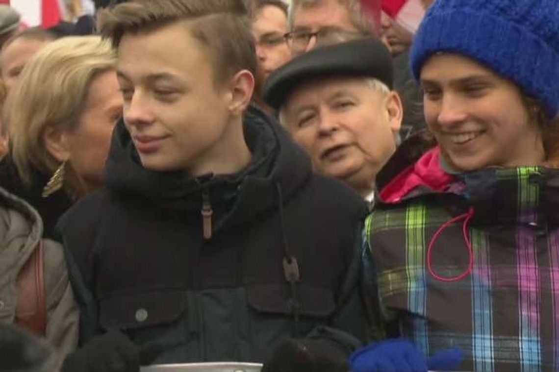 Marsz Wolności i Solidarności zorganizowany przez PiS przeszedł ulicami Warszawy (wideo)