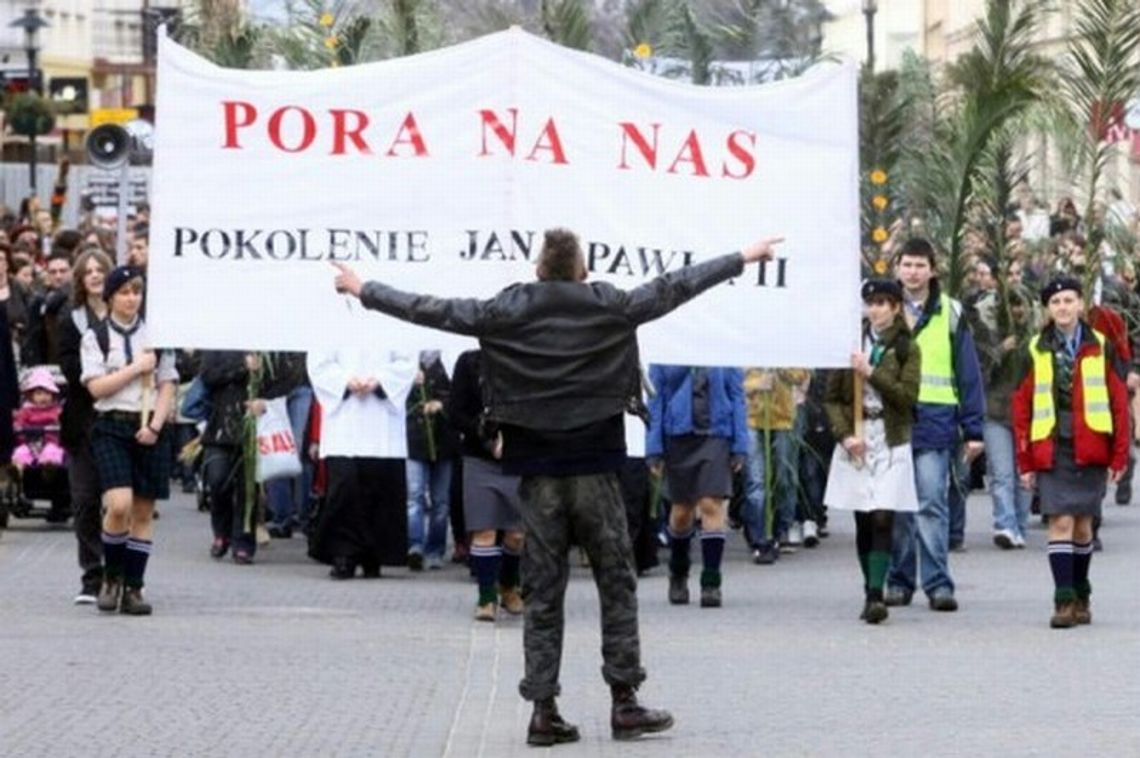 Marsz Życia: Rodzinna manifestacja w szalikach