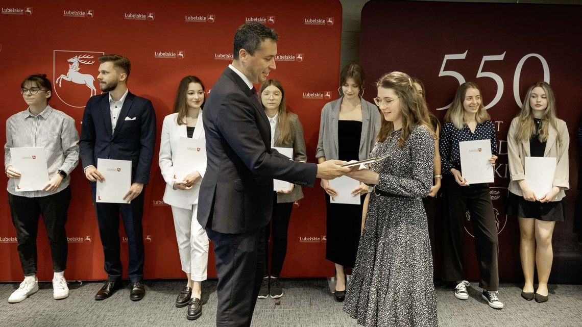 Marszałek nagrodził studentów. Wiemy, ile wynosi stypendium