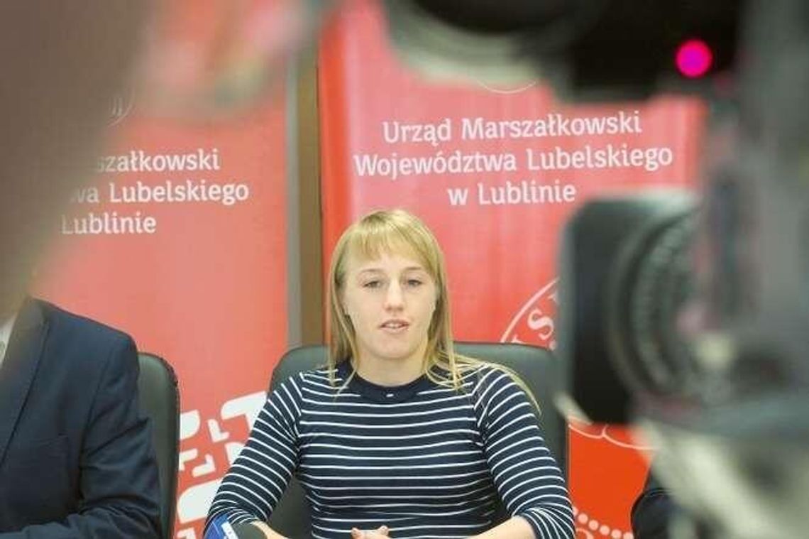 Marszałek wręczył stypendia sportowcom