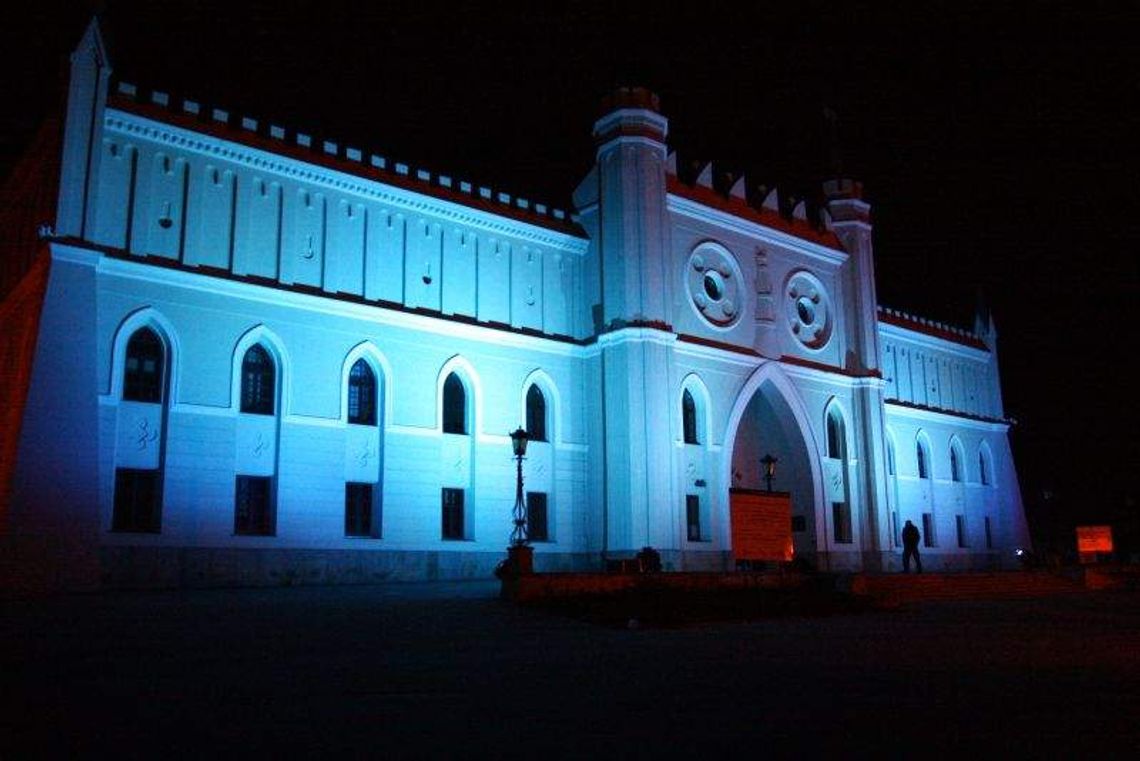 Marsze, happeningi i niebieskie budynki. Solidarni z chorymi na autyzm