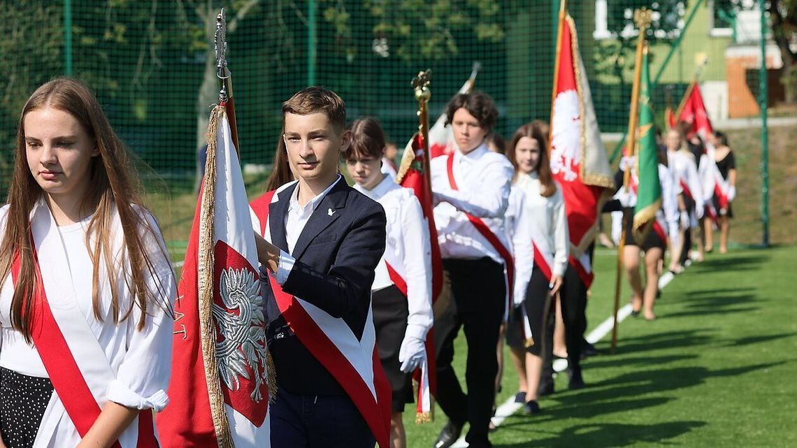 „Marzy nam się by nie był to rok wyjątkowy”. W Lublinie oficjalnie rozpoczęto rok szkolny „Marzy nam się by nie był to rok wyjątkowy”. W Lublinie oficjalnie rozpoczęto rok szkolny